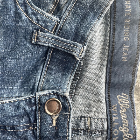 Wrangler Light Blue Denim with Zigzag Stitching - Picture 5 of 6